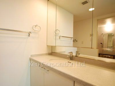 Powder Room ※Photo of the same layout on 2 floor. Decoration and fixture may differ.