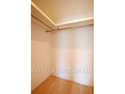 Walk-In Closet ※Photo of the same layout on 2 floor. Decoration and fixture may differ.