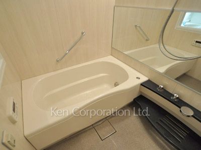 Bath ※Photo of the same layout on 26 floor. Decoration and fixture may differ.