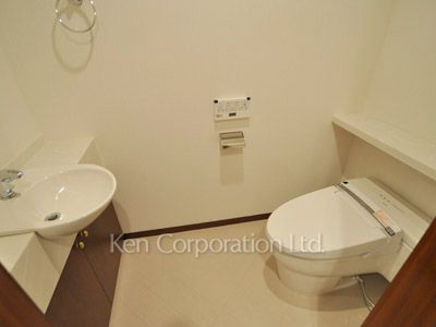 Lavatory ※Photo of the same layout on 26 floor. Decoration and fixture may differ.