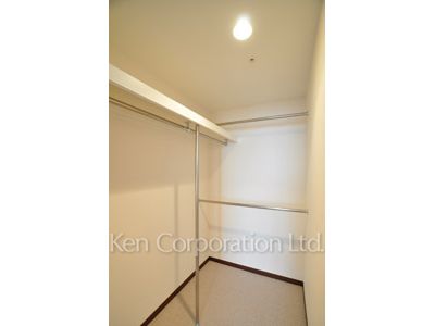 Closet ※Photo of the same layout on 26 floor. Decoration and fixture may differ.