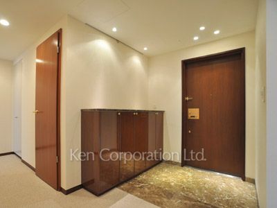 Entrance ※Photo of the same layout on 26 floor. Decoration and fixture may differ.