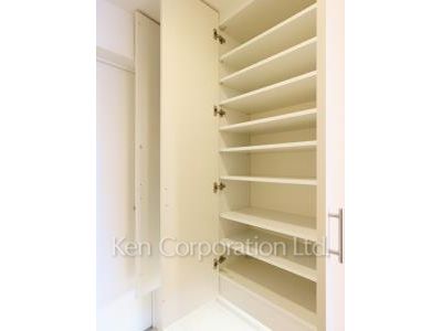 Shoes Closet
