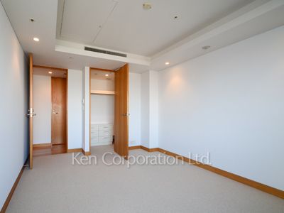 Bedroom ※Photo of the same layout on 12 floor. Decoration and fixture may differ.
