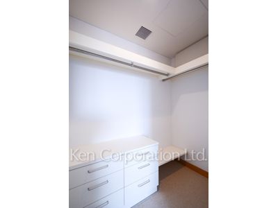 Closet ※Photo of the same layout on 12 floor. Decoration and fixture may differ.