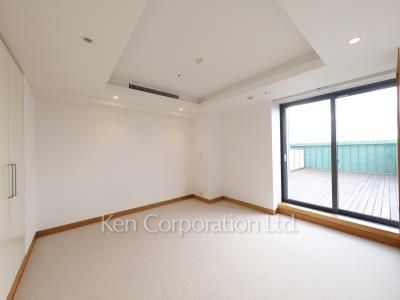 Master Bedroom ※Photo of the same layout on 10 floor. Decoration and fixture may differ.