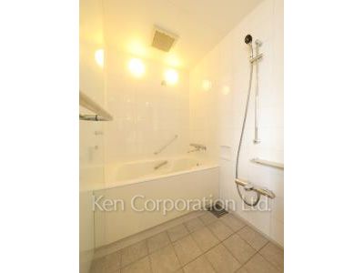 Bath ※Photo of the same layout on 10 floor. Decoration and fixture may differ.