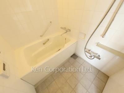 Bath ※Photo of the same layout on 10 floor. Decoration and fixture may differ.