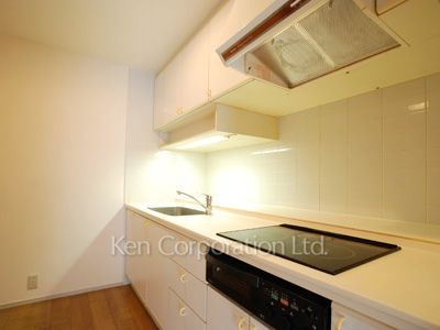 Kitchen ※Photo of the same layout on 2 floor. Decoration and fixture may differ.