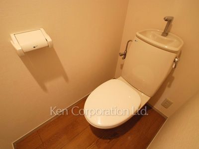 Lavatory ※Photo of the same layout on 2 floor. Decoration and fixture may differ.