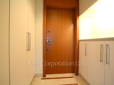 Entrance ※Photo of the same layout on 15 floor. Decoration and fixture may differ.