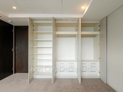 Closet ※Photo of the same layout on 23 floor. Decoration and fixture may differ.