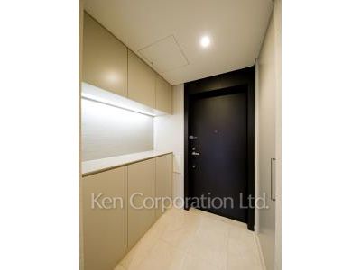 Entrance ※Photo of the same layout on 23 floor. Decoration and fixture may differ.