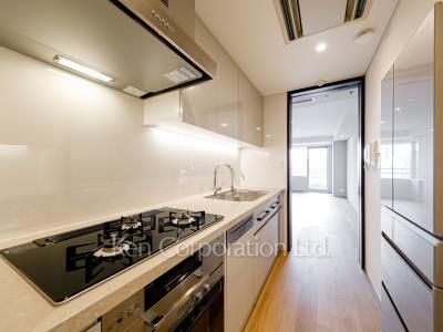 Kitchen ※Photo of the same layout on 23 floor. Decoration and fixture may differ.