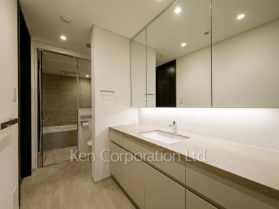 Powder Room ※Photo of the same layout on 23 floor. Decoration and fixture may differ.