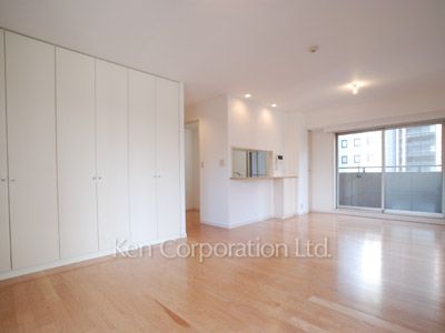 Living-Dining ※Photo of the same layout on 4 floor. Decoration and fixture may differ.