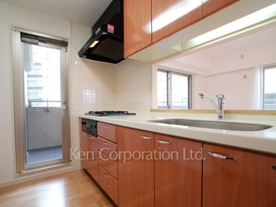 Kitchen ※Photo of the same layout on 4 floor. Decoration and fixture may differ.