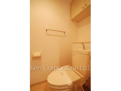 Lavatory ※Photo of the same layout on 4 floor. Decoration and fixture may differ.