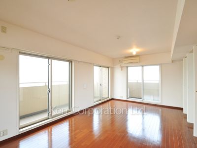Living-Dining ※Photo of the same layout on 16 floor. Decoration and fixture may differ.