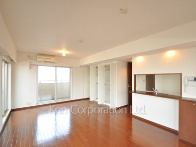 Living-Dining ※Photo of the same layout on 16 floor. Decoration and fixture may differ.