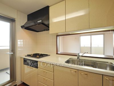 Kitchen ※Photo of the same layout on 16 floor. Decoration and fixture may differ.