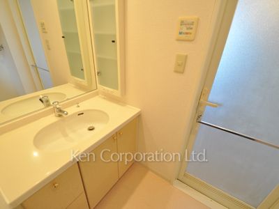 Powder Room ※Photo of the same layout on 16 floor. Decoration and fixture may differ.