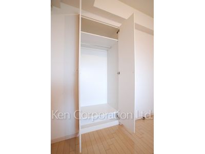 Closet ※Photo of the same layout on 14 floor. Decoration and fixture may differ.