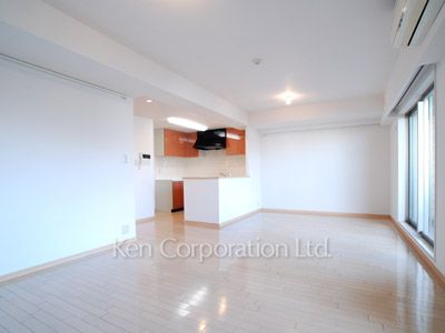 Living-Dining ※Photo of the same layout on 14 floor. Decoration and fixture may differ.