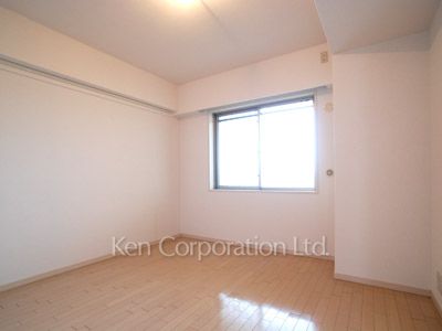 Bedroom ※Photo of the same layout on 14 floor. Decoration and fixture may differ.