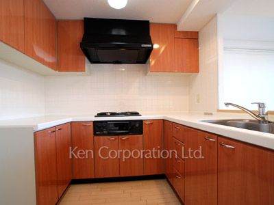 Kitchen ※Photo of the same layout on 14 floor. Decoration and fixture may differ.