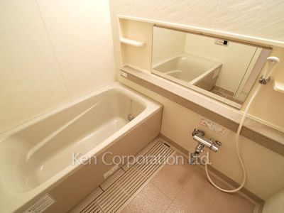 Bath ※Photo of the same layout on 14 floor. Decoration and fixture may differ.