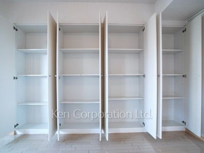 Closet ※Photo of the same layout on 14 floor. Decoration and fixture may differ.