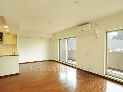 Living-Dining ※Photo of the same layout on 13 floor. Decoration and fixture may differ.