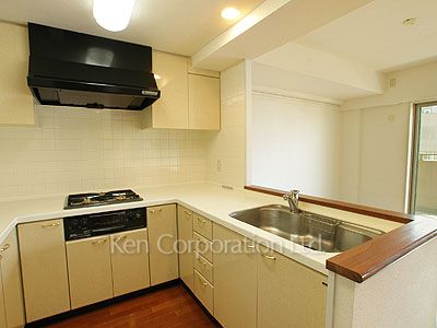Kitchen ※Photo of the same layout on 13 floor. Decoration and fixture may differ.