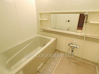 Bath ※Photo of the same layout on 13 floor. Decoration and fixture may differ.