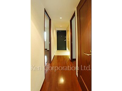Entrance ※Photo of the same layout on 13 floor. Decoration and fixture may differ.