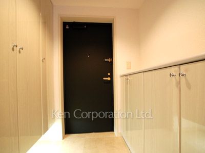 Entrance ※Photo of the same layout on 11 floor. Decoration and fixture may differ.