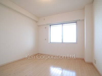 Bedroom ※Photo of the same layout on 11 floor. Decoration and fixture may differ.