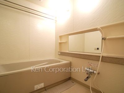 Bath ※Photo of the same layout on 11 floor. Decoration and fixture may differ.