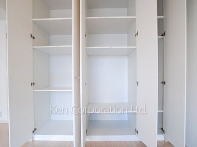 Closet ※Photo of the same layout on 11 floor. Decoration and fixture may differ.