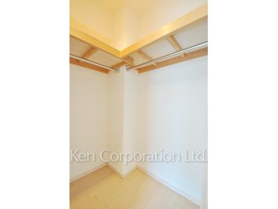 Walk-In Closet ※Photo of the same layout on 11 floor. Decoration and fixture may differ.