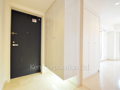 Entrance ※Photo of the same layout on 11 floor. Decoration and fixture may differ.