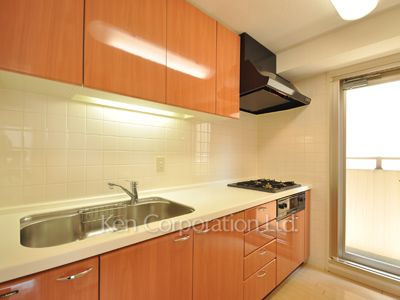 Kitchen ※Photo of the same layout on 11 floor. Decoration and fixture may differ.