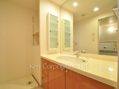 Powder Room ※Photo of the same layout on 11 floor. Decoration and fixture may differ.