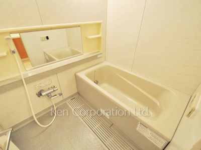 Bath ※Photo of the same layout on 11 floor. Decoration and fixture may differ.