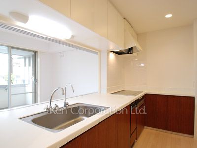 Kitchen ※Photo of the same layout on 1 floor. Decoration and fixture may differ.