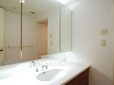 Powder Room ※Photo of the same layout on 1 floor. Decoration and fixture may differ.