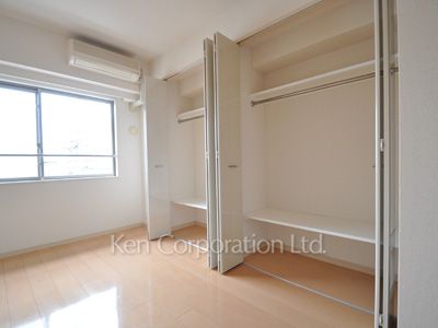 Closet ※Photo of the same layout on 2 floor. Decoration and fixture may differ.