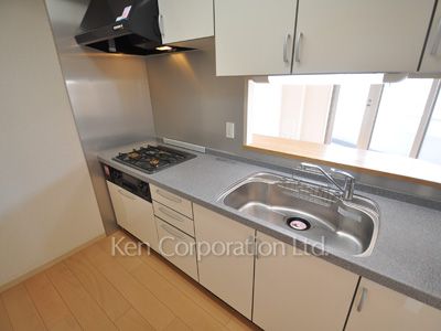 Kitchen ※Photo of the same layout on 2 floor. Decoration and fixture may differ.