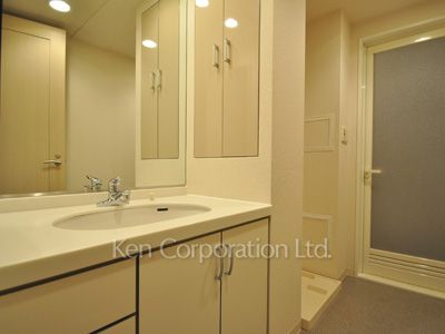 Powder Room ※Photo of the same layout on 2 floor. Decoration and fixture may differ.